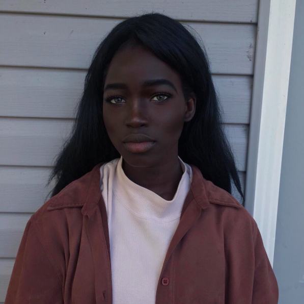 Невероятная девушка с очень темным цветом кожи покоряет сеть (ФОТО)