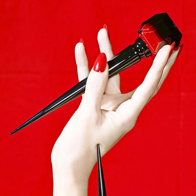 Самая высокооплачиваемая модель рук рассказала об уходе за самой важной частью своего тела