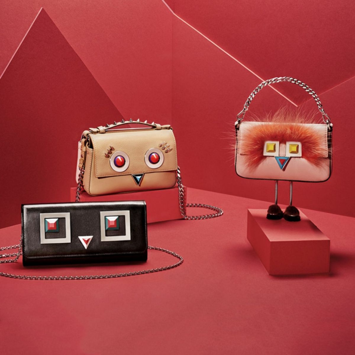 Пошутили: Fendi представил капсульную коллекцию забавных сумок Fendi фото, Fendi