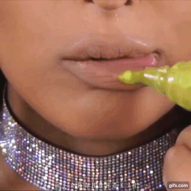 Бьюти-блогер показала, как увеличить губы с помощью васаби (ФОТО)