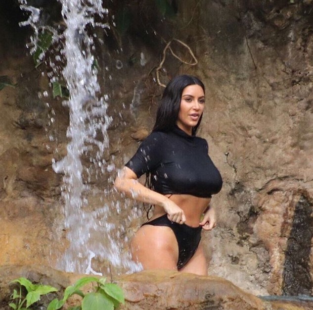 Ким Кардашьян показала фигуру в бикини во время отпуска на Коста-Рике (ФОТО)