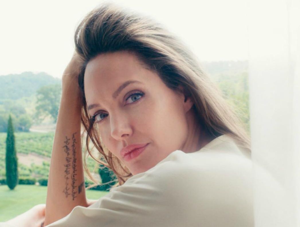 Лицо женственности: Guerlain показал новые кадры с Анджелиной Джоли Анджелина Джоли, Guerlain Анджелина Джоли, Анджелина Джоли 2017, Анджелина Джоли фото