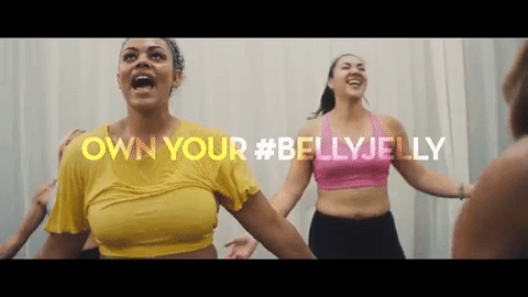 Жирок - вполне ок: инициатива BellyJelly призывает женщин не стесняться брюшка-желе