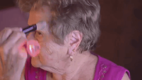 Лучший бьюти-блогер: 86-летняя бабушка снимает видео о красоте и моде