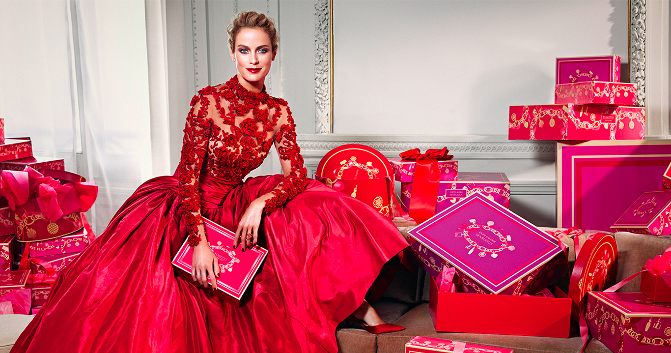 Реклама парфюма в Красном платье