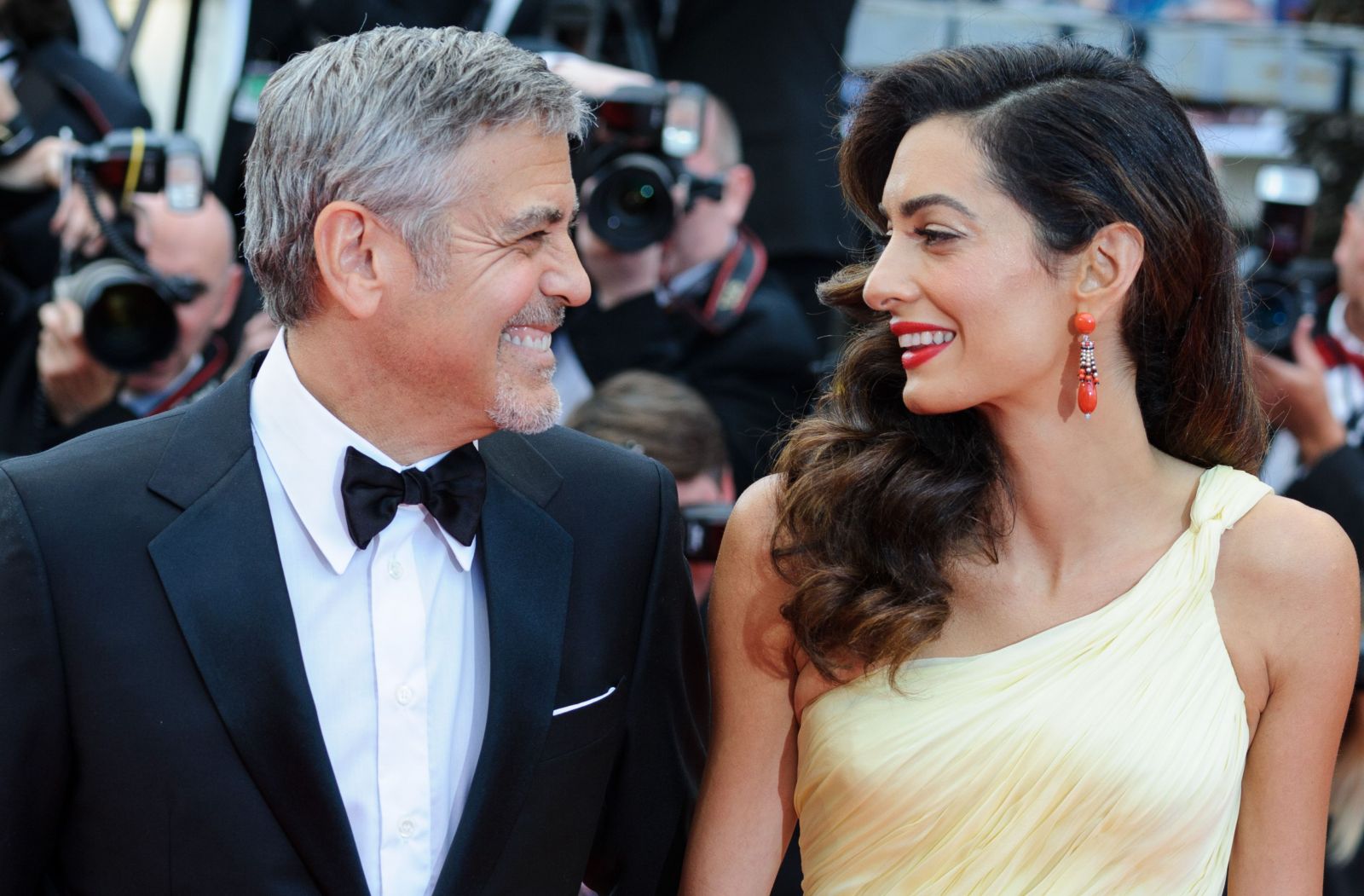 5 лучших образов беременной Амаль Клуни (ФОТО)
