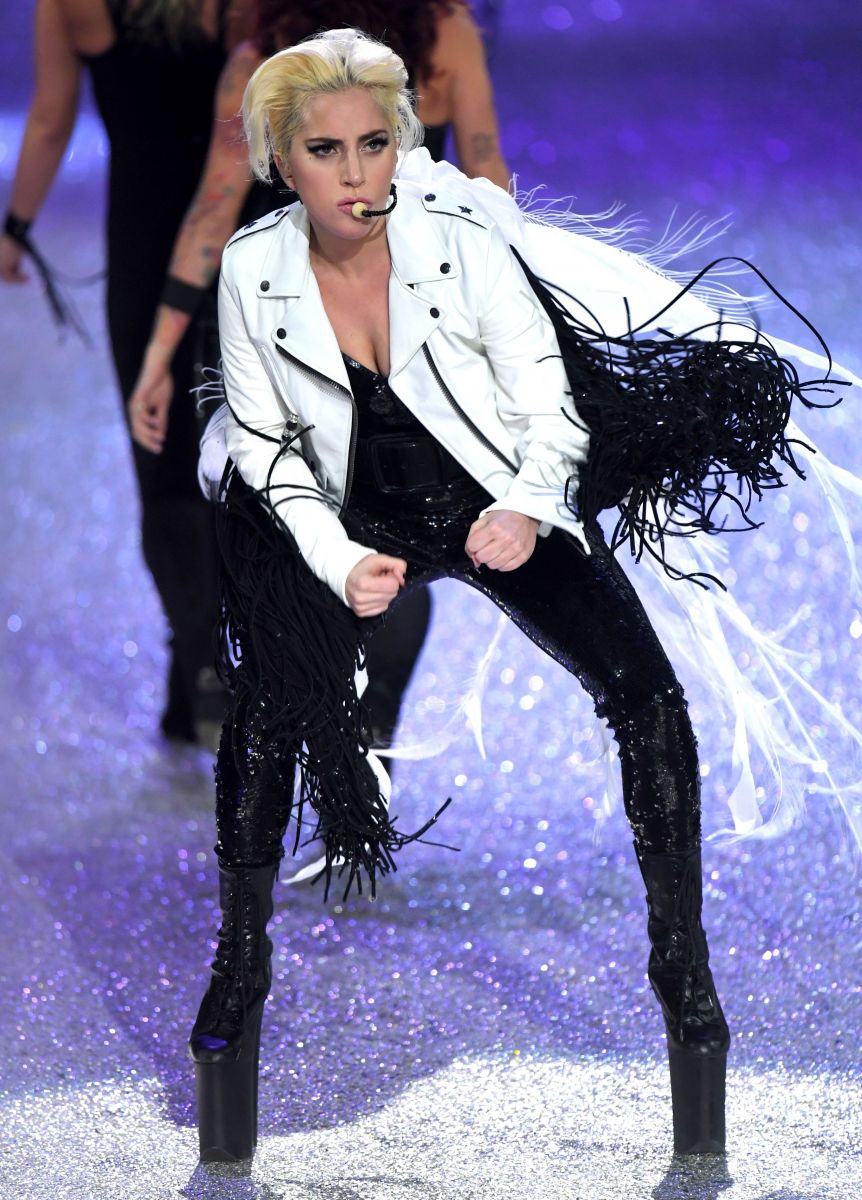 Какие наряды Леди Гага выбрала для Victoria's Secret Fashion Show 2016 (ФОТО)