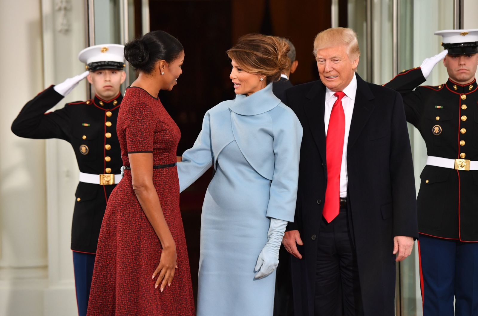 Мелания Трамп сразила роскошными нарядами в день инаугурации президента США