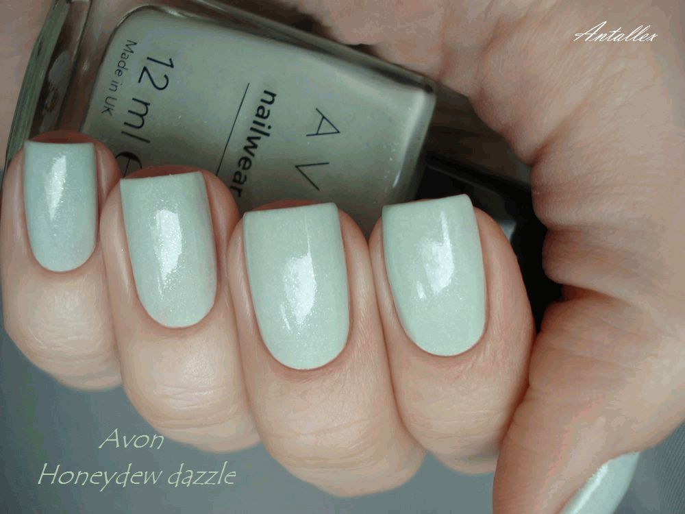 Лак soft. Лаки эйвон Honeydew Dazzle. Лак эйвон Soft Emerald. Фисташковый цвет лака. Фисташковый цвет лака для ногтей.