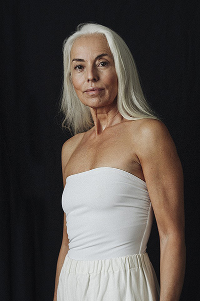 Пожилая красавица: 60-летняя модель снялась в рекламной кампании купальников