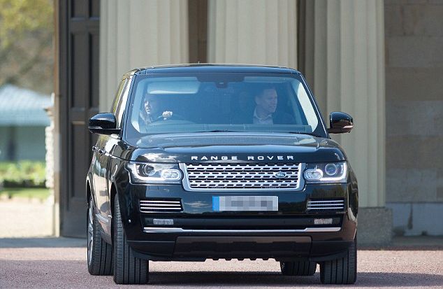 В ожидании принцессы: Перед родами Кейт Миддлтон плавает в бассейне