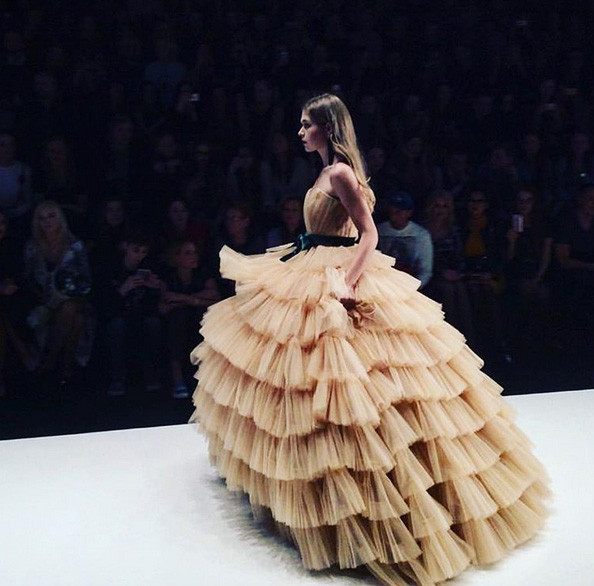 14-летняя дочь Веры Брежневой дебютировала на Неделе моды в Москве