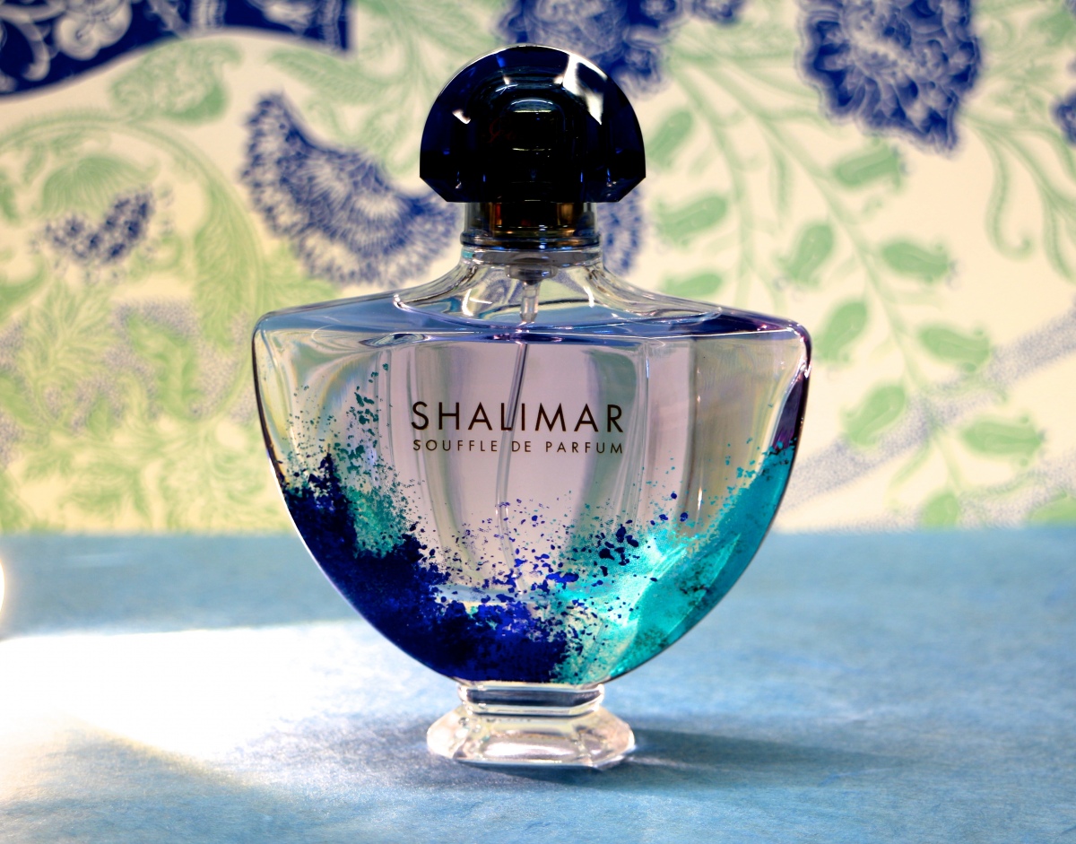 Guerlain shalimar parfum. Шалимар герлен. Туалетная вода Guerlain Shalimar. Шалимар souffle de Parfum. Шалимар фото.