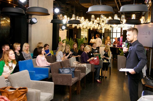 Amway представила новую линейку средств для волос SATINIQUE Collection