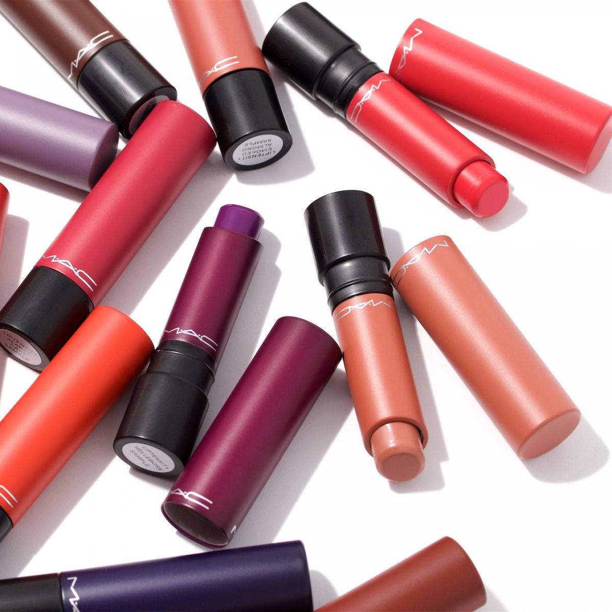 MAC представил новую линию помад с оттенками, которых вы не видели раньше (ФОТО)