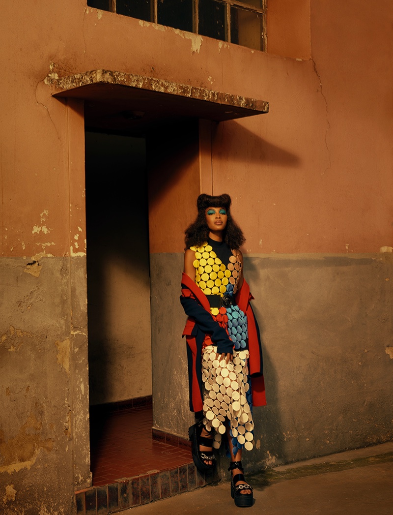 Карнавал для одного: большая фотосессия Наоми Кэмпбелл для Vogue Бразилия