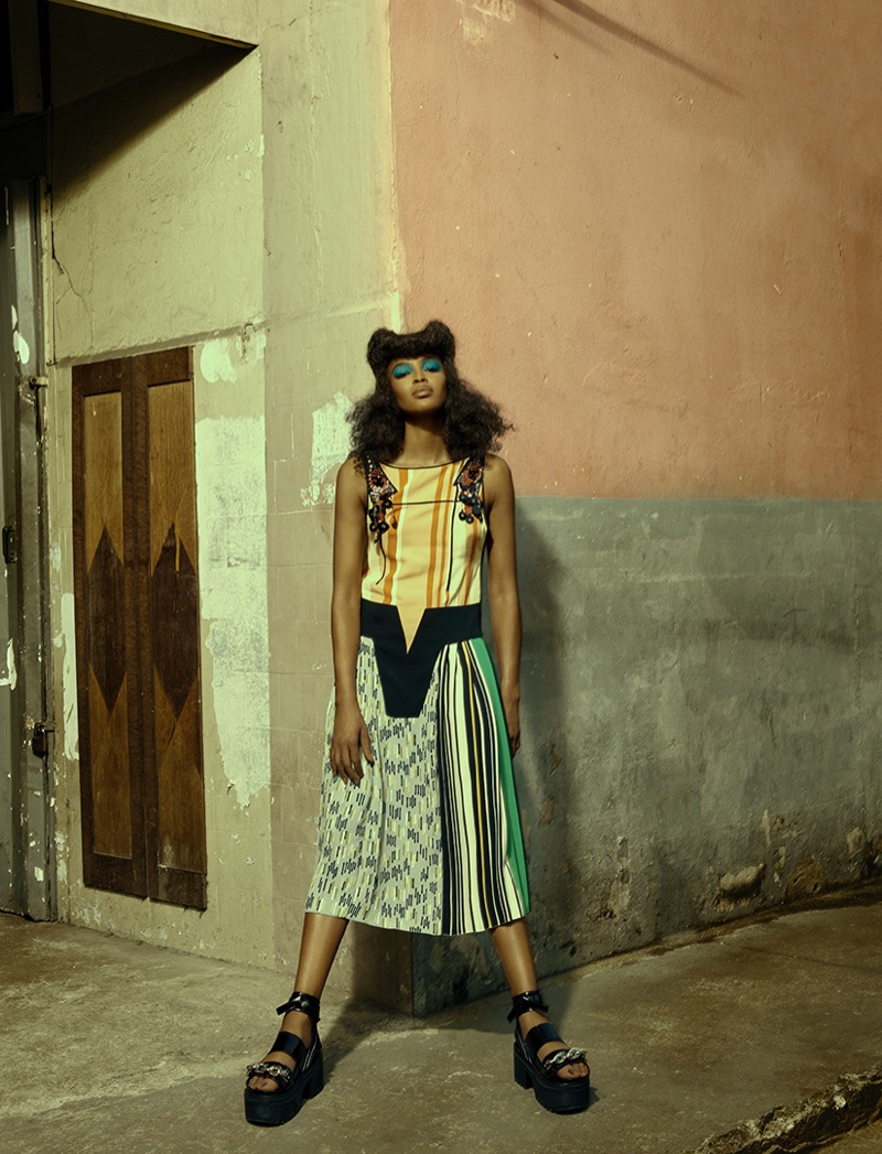 Карнавал для одного: большая фотосессия Наоми Кэмпбелл для Vogue Бразилия