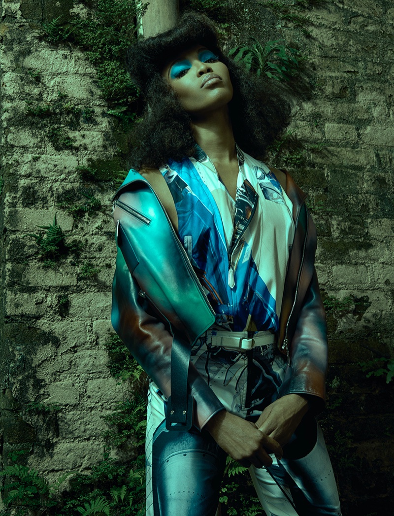 Карнавал для одного: большая фотосессия Наоми Кэмпбелл для Vogue Бразилия