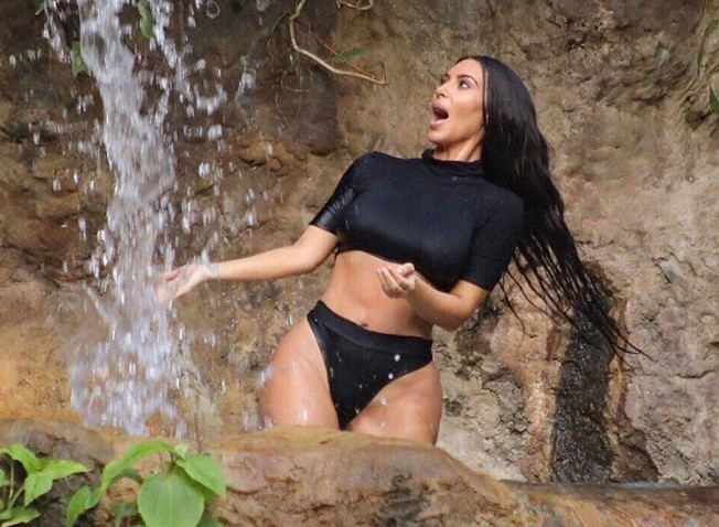 Возвращение легенды: Ким Кардашьян показала фигуру в бикини во время отпуска на Коста-Рике Ким Кардашьян, Ким Кардашьян фигура, Ким Кардашьян фото, Ким Кардашьян Instagram