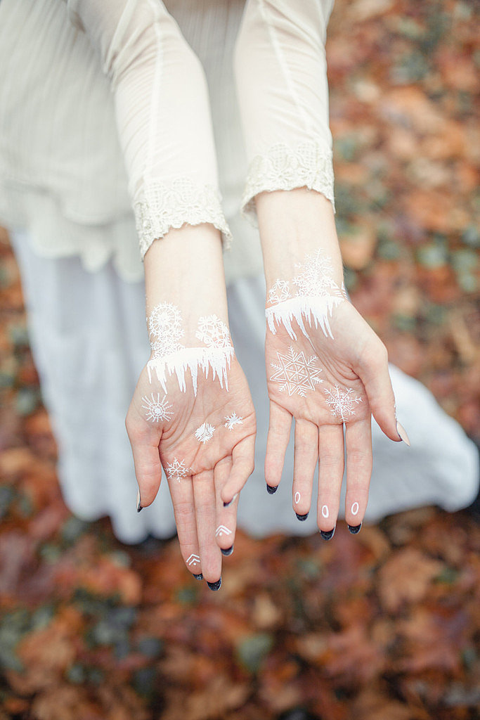 Снежинки на коже: новый вид флеш-тату, актуальный даже зимой!