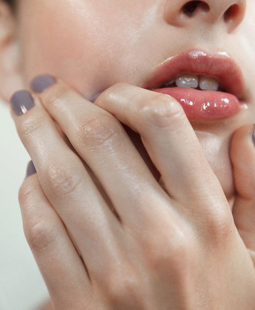 Учимся у гуру: Визажисты рассказали 4 простых способа, как сделать губы визуально пухлыми Губы, как увеличить губы, как делать губы более пухлыми