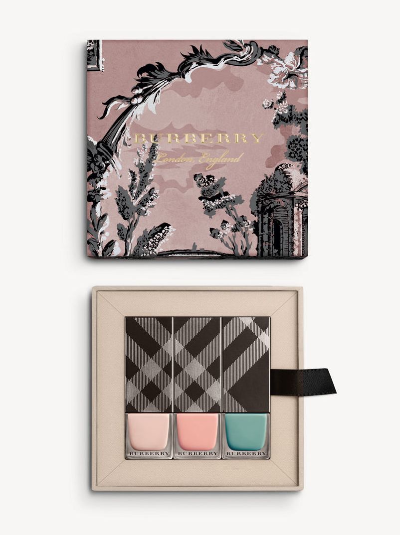 Burberry представил капсульную коллекцию макияжа прямо с подиума (ФОТО)