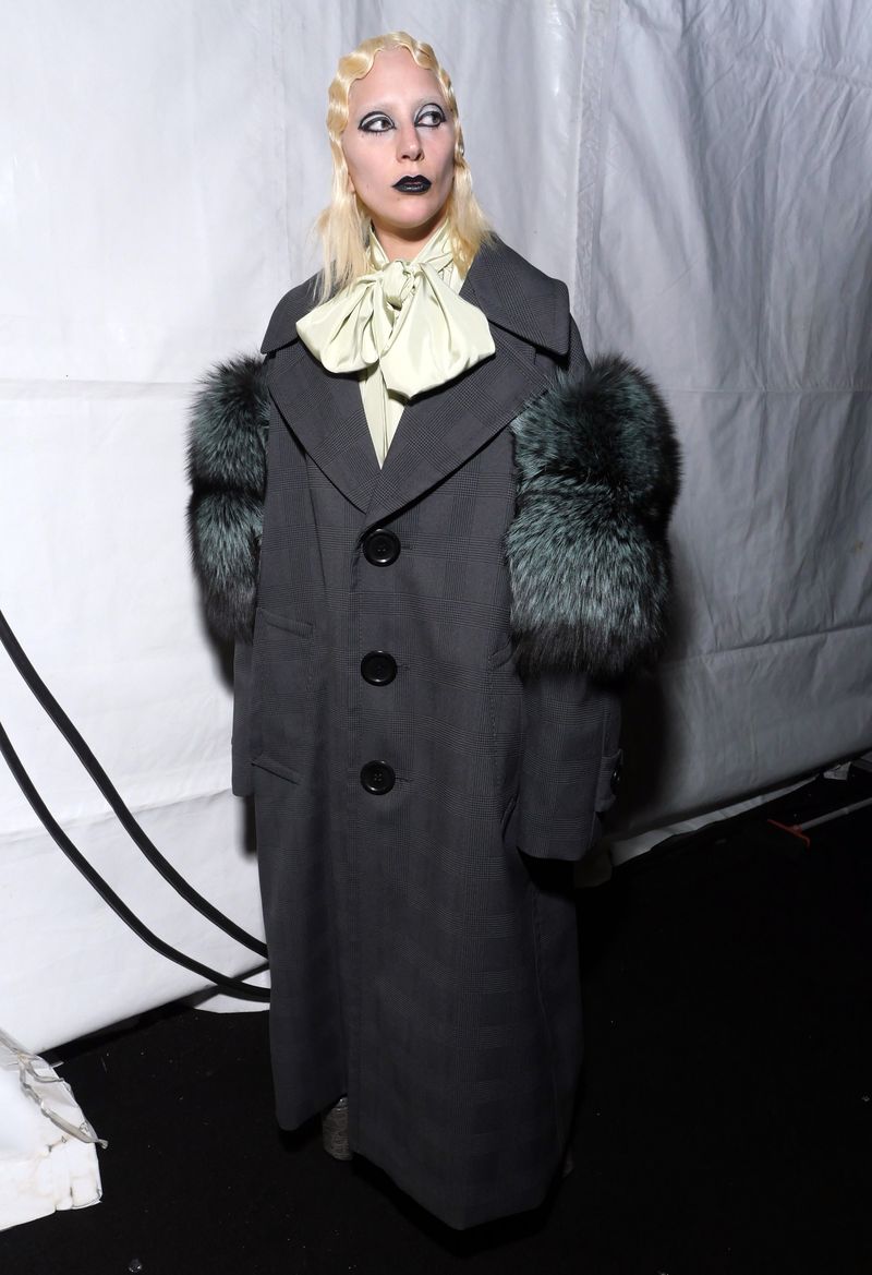 Образ дня: эпатажная Леди Гага на показе Marc Jacobs осень-зима 2016