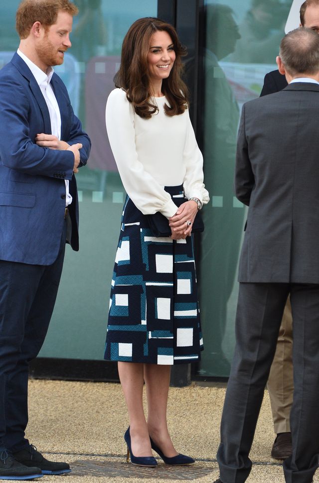 Образ дня: элегантная Кейт Миддлтон в лодочках попробовала себя в боксе