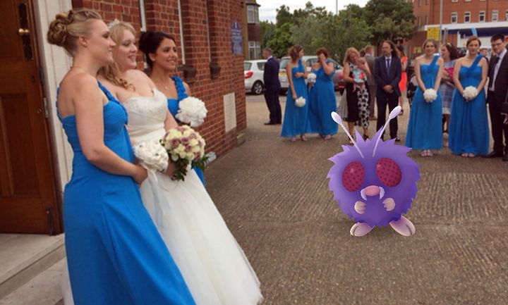 Коварные покемоны: герои Pokémon Go пробрались на свадьбу англичан фото