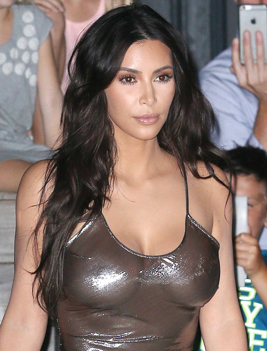 Образ дня: Ким Кардашьян в абсолютно прозрачном платье (ФОТО)