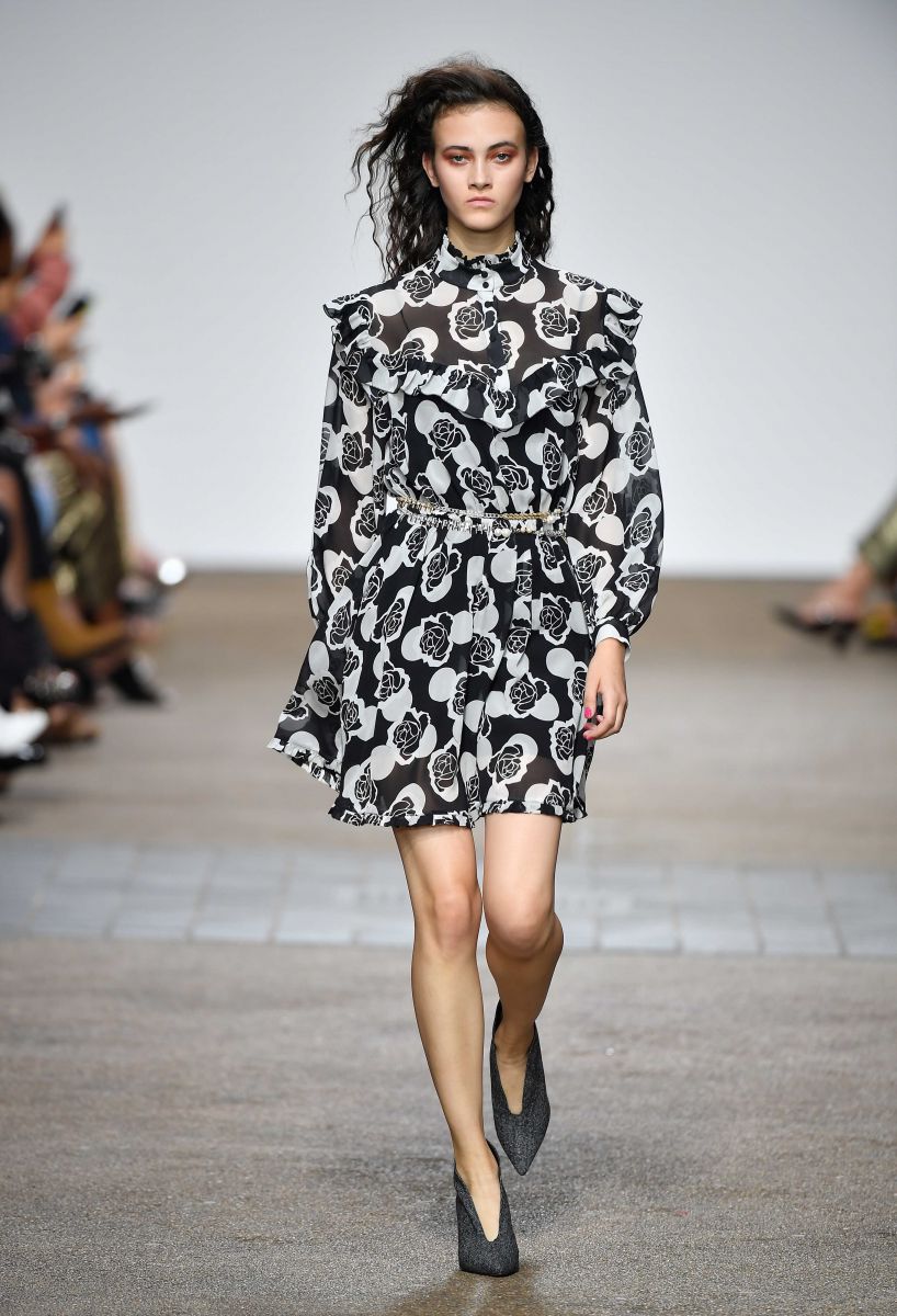 Что мы будем носить в следующем сезоне: новая коллекция Topshop Unique в стиле 80-х (ФОТО)