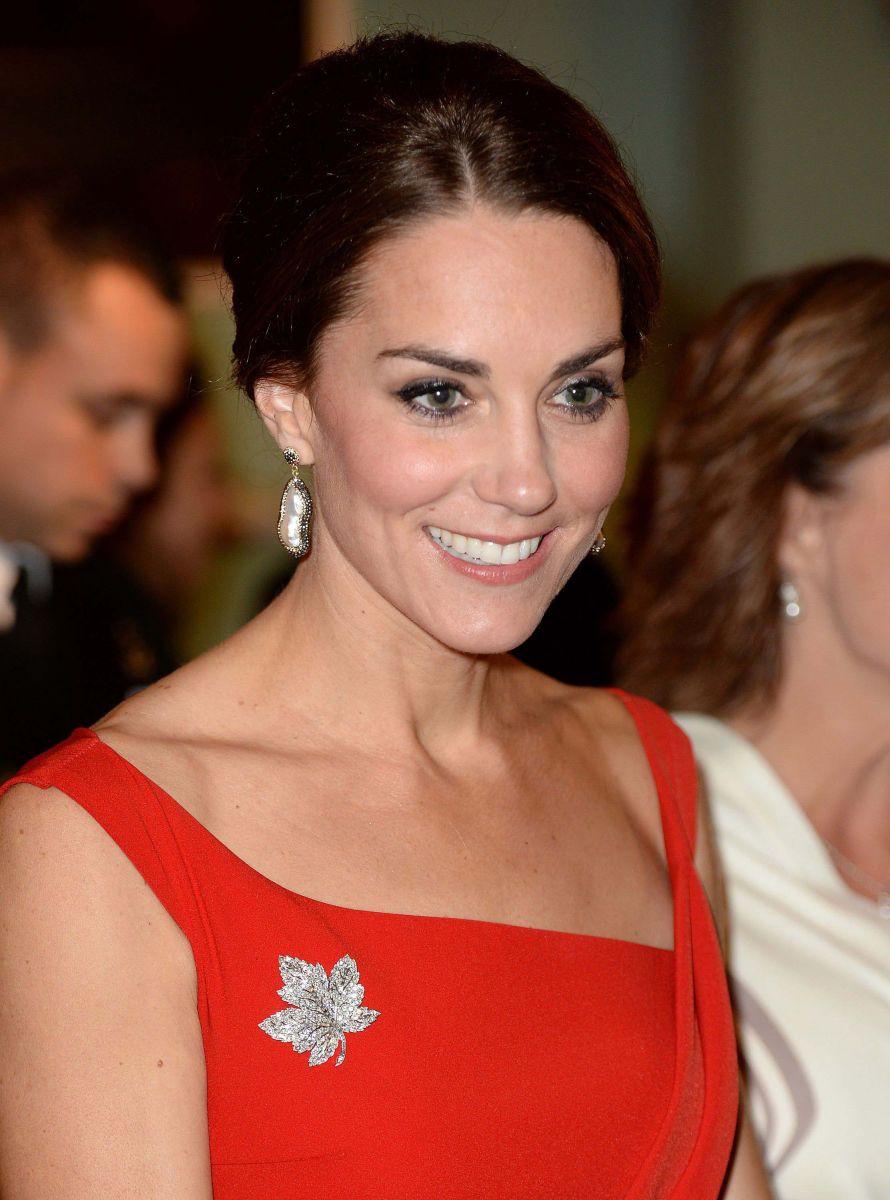 Образ дня: Кейт Миддлтон в сногсшибательном красном платье на приеме в Доме правительства (ФОТО)