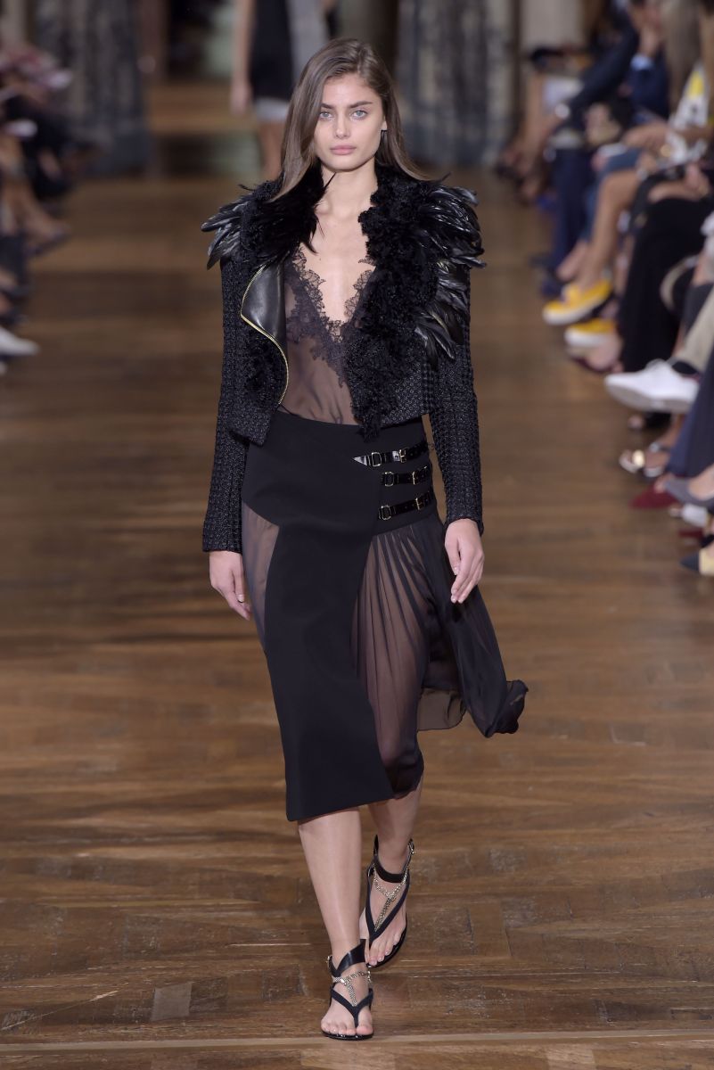 Сексуальные Карли Клосс и Тейлор Хилл приняли участие в показе Lanvin (ФОТО)