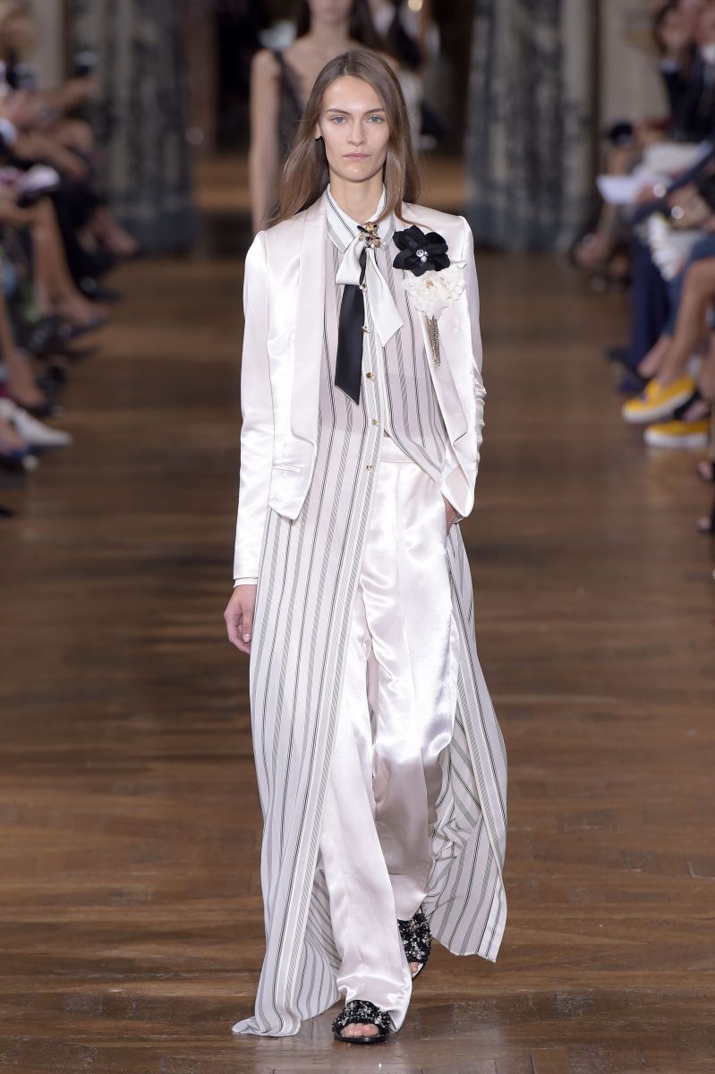 Сексуальные Карли Клосс и Тейлор Хилл приняли участие в показе Lanvin (ФОТО)