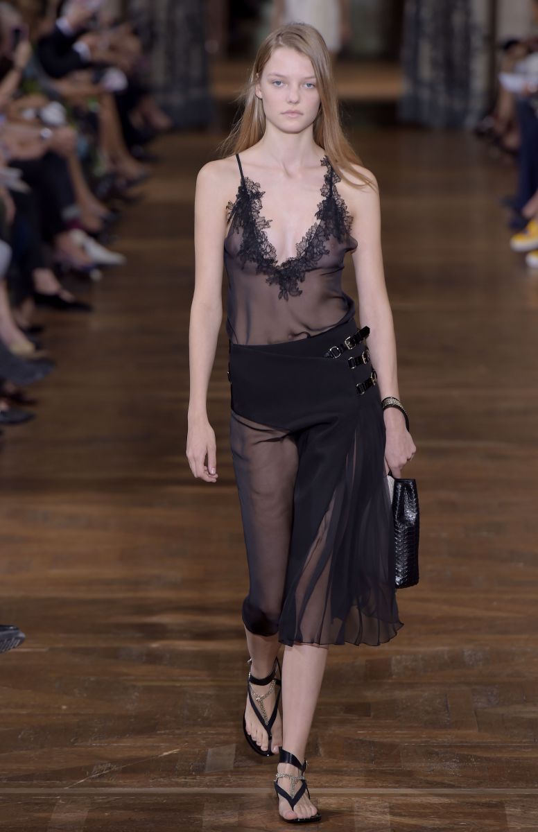 Сексуальные Карли Клосс и Тейлор Хилл приняли участие в показе Lanvin (ФОТО)