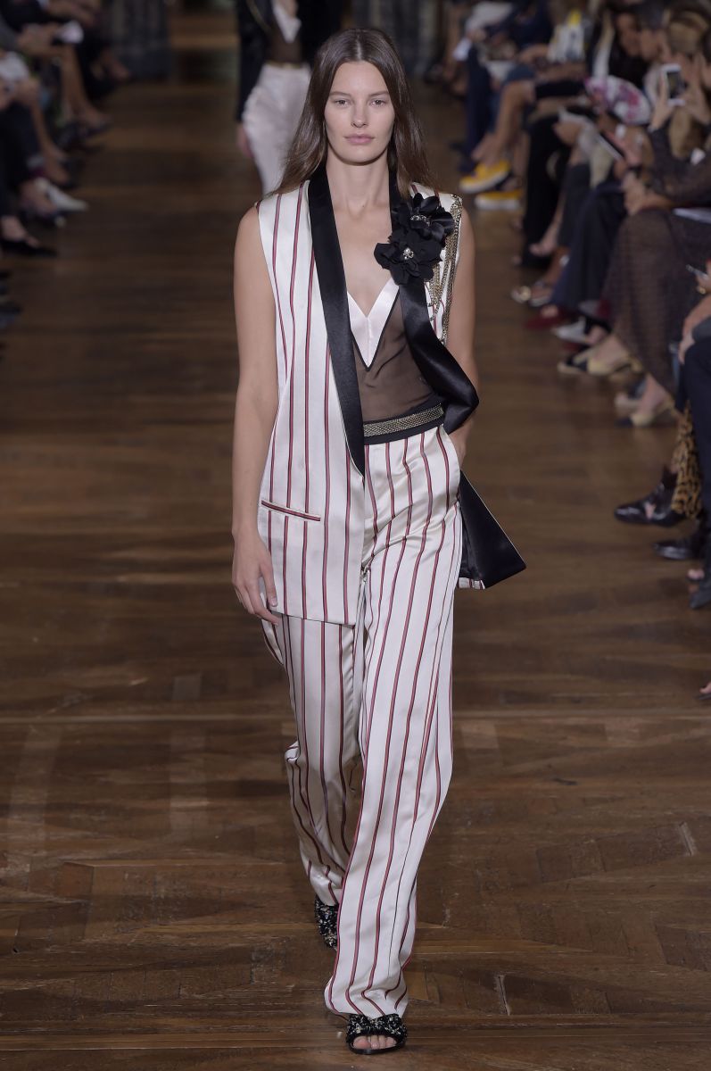 Сексуальные Карли Клосс и Тейлор Хилл приняли участие в показе Lanvin (ФОТО)