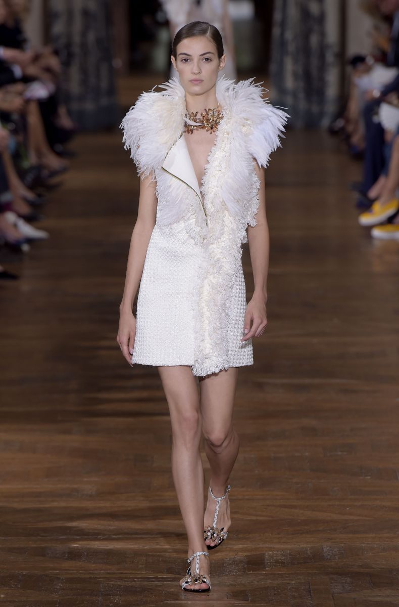 Сексуальные Карли Клосс и Тейлор Хилл приняли участие в показе Lanvin (ФОТО)