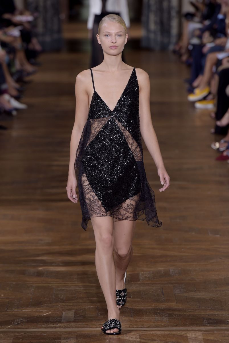 Сексуальные Карли Клосс и Тейлор Хилл приняли участие в показе Lanvin (ФОТО)