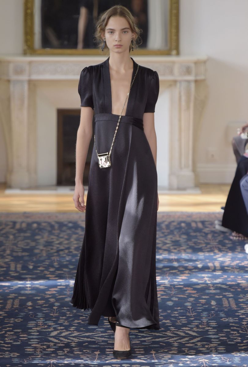 Valentino представил игривую и кокетливую коллекцию на неделе моды в Париже (ФОТО)