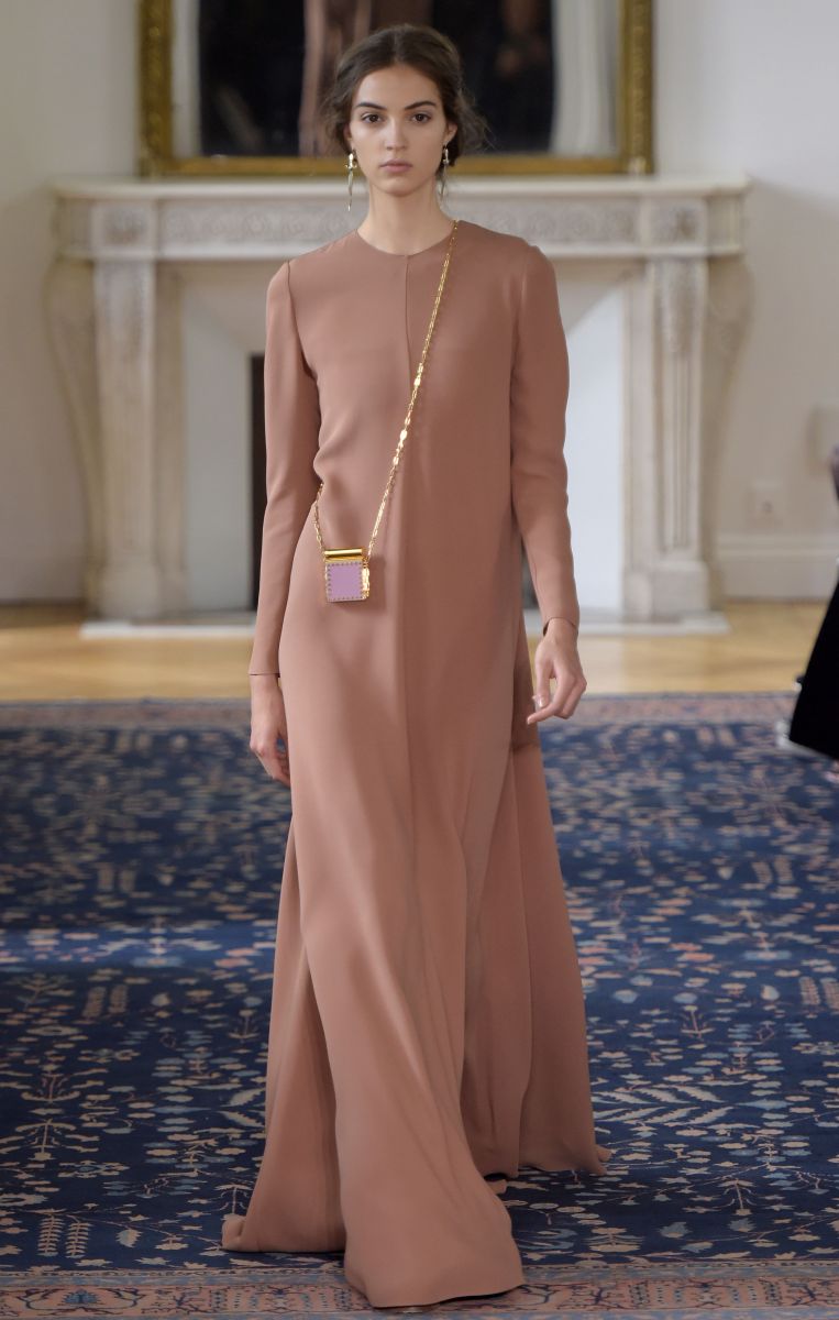 Valentino представил игривую и кокетливую коллекцию на неделе моды в Париже (ФОТО)