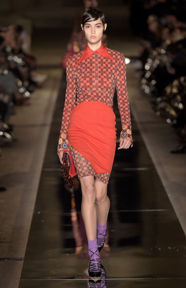 Ким Кардашьян в неглиже и Кендалл Дженнер с короткой стрижкой на показе Givenchy (ФОТО)