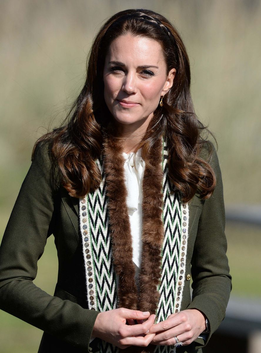 Образ дня: Кейт Миддлтон показывает как носить самый модный цвет сезона Kale (ФОТО)