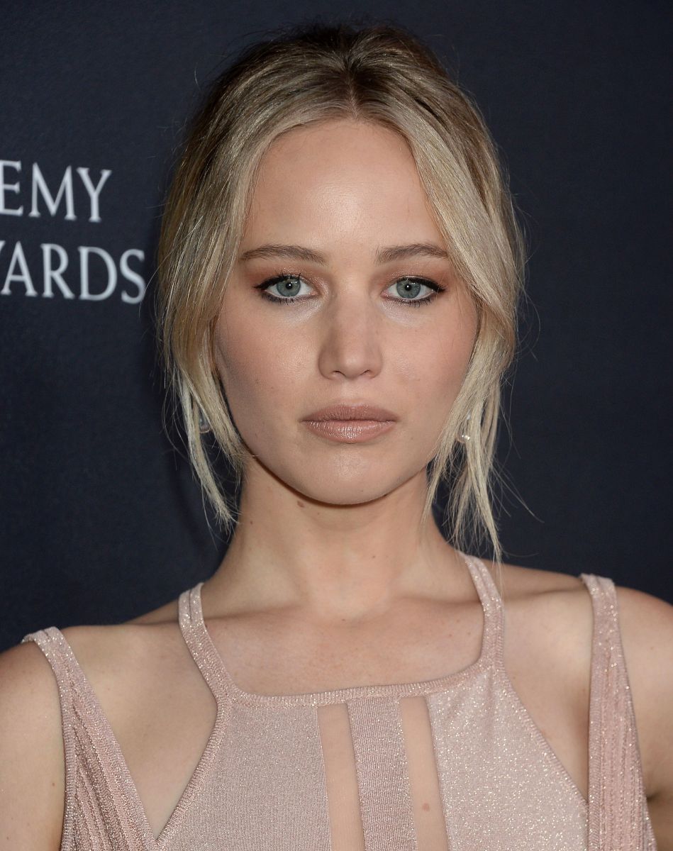 Дженнифер Лоуренс покорила нежным образом на церемонии BAFTA (ФОТО)