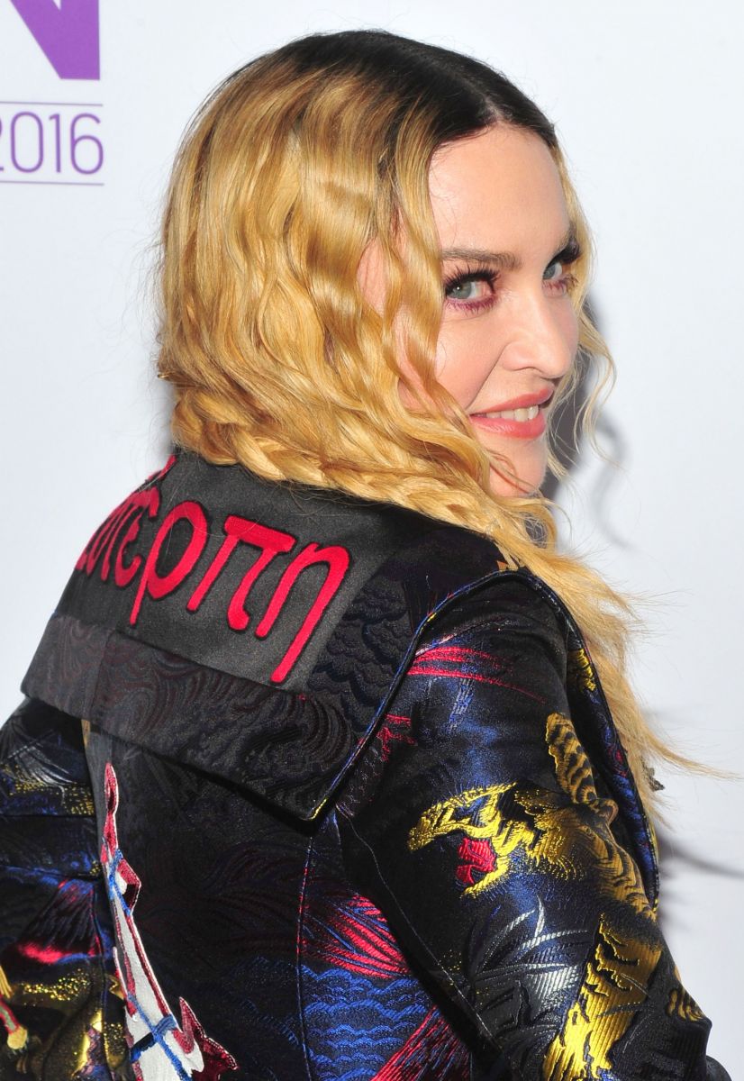 Образ дня: Мадонна покорила оригинальным нарядом на церемонии Billboard Мадонна, Мадонна фото, Мадонна 2016, Мадонна стиль